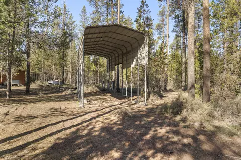 Exterior - 16007 Parkway Dr, La Pine, OR 97739 photo 5 of 7