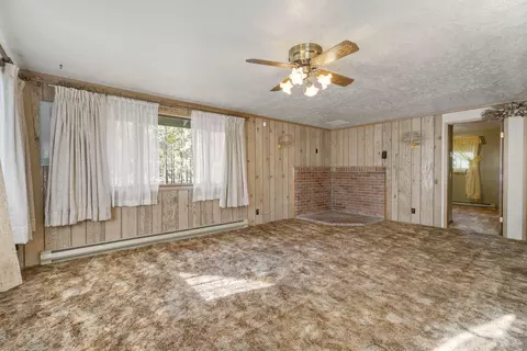 Living - 16007 Parkway Dr, La Pine, OR 97739 photo 1 of 4