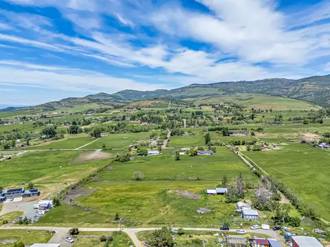 560 E Valley View Rd, Ashland, OR 97520