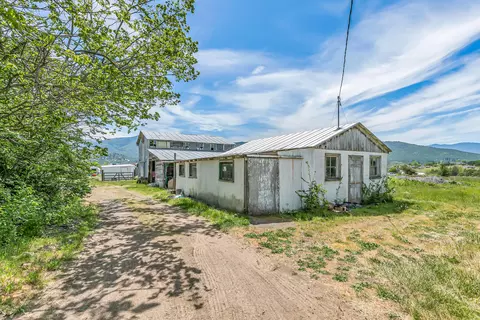 560 E Valley View Rd, Ashland, OR 97520 photo 4