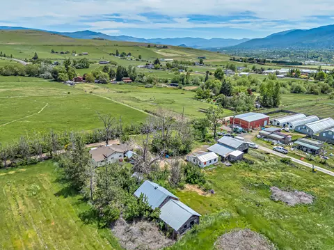 560 E Valley View Rd, Ashland, OR 97520 photo 3