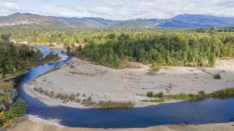 644 Pine Cone Dr, Cave Junction, OR 97523