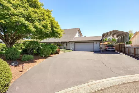 1905 Colorado Ln, Grants Pass, OR 97527