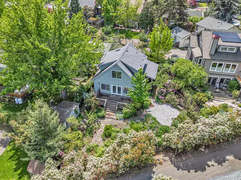 199 Sherman St, Ashland, OR 97520