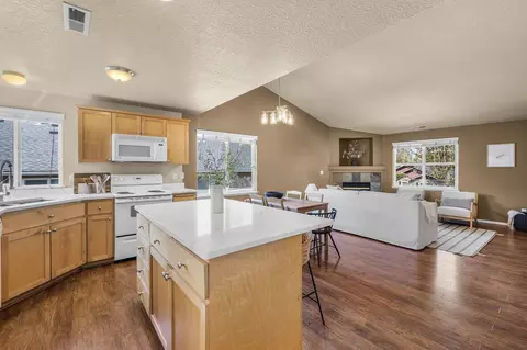 61089 Larkspur Loop, Bend, OR 97702 photo 14