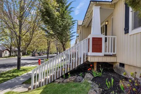 61089 Larkspur Loop, Bend, OR 97702 photo 3