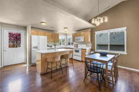 61089 Larkspur Loop, Bend, OR 97702 photo 11