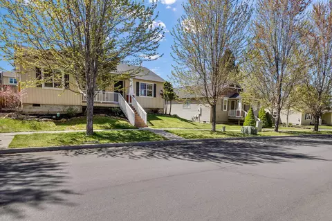 61089 Larkspur Loop, Bend, OR 97702 photo 2