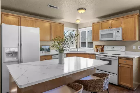 61089 Larkspur Loop, Bend, OR 97702 photo 12