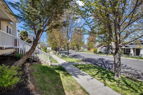 61089 Larkspur Loop, Bend, OR 97702 photo 4