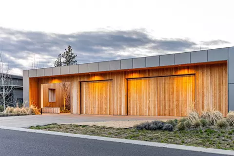 61913 Hosmer Lake Dr, Bend, OR 97702