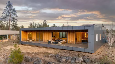 61913 Hosmer Lake Dr, Bend, OR 97702