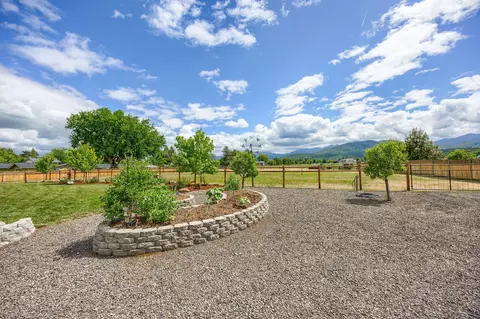 1827 Houston Rd, Phoenix, OR 97535 photo 17