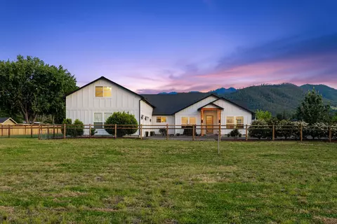 1827 Houston Rd, Phoenix, OR 97535 photo 2