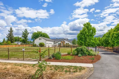 1827 Houston Rd, Phoenix, OR 97535 photo 13