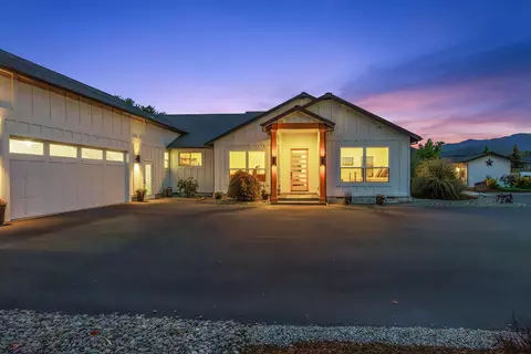 1827 Houston Rd, Phoenix, OR 97535 photo 4