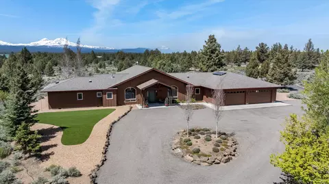 Exterior - 18026 4th Ave, Bend, OR 97703 photo 3 of 16