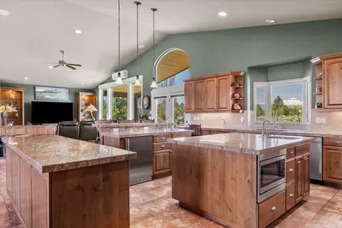 Kitchen - 18026 4th Ave, Bend, OR 97703 photo 3 of 4
