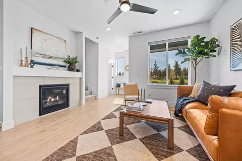 20724 SE Scout Pl, Bend, OR 97702