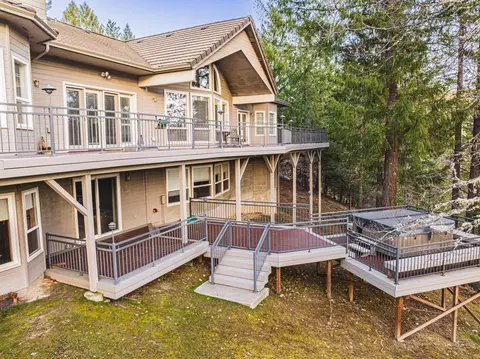 482 Hidden Valley Ln, Rogue River, OR 97537