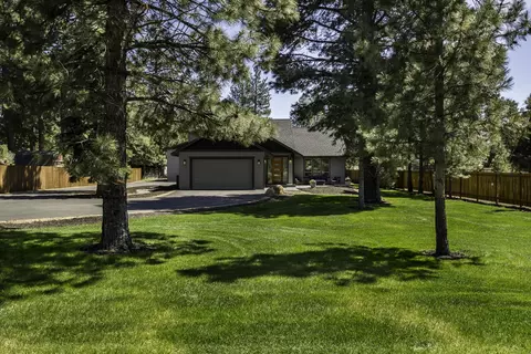 19533 River Woods Dr, Bend, OR 97702