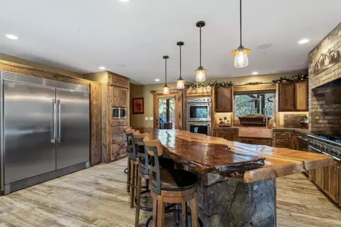 Kitchen - 15615 Cornell Dr, La Pine, OR 97739 photo 9 of 9