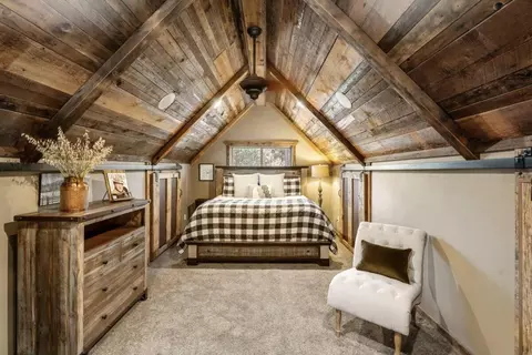 Bedroom - 15615 Cornell Dr, La Pine, OR 97739 photo 3 of 3
