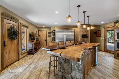 Kitchen - 15615 Cornell Dr, La Pine, OR 97739 photo 2 of 9