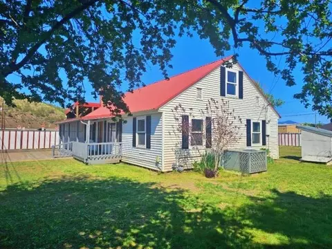 967 NW 2nd St, Prineville, OR 97754