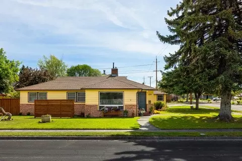 656 SW 13th St, Redmond, OR 97756