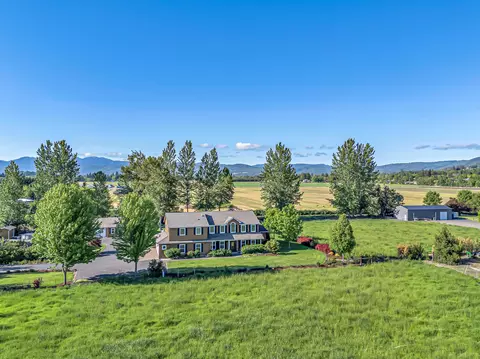 2969 Linden Ln, Central Point, OR 97502