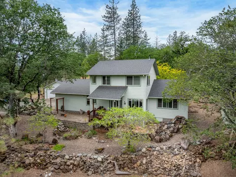 200 Rene Dr, Shady Cove, OR 97539