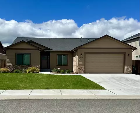 3718 Pointer Dr, Klamath Falls, OR 97603 photo 1