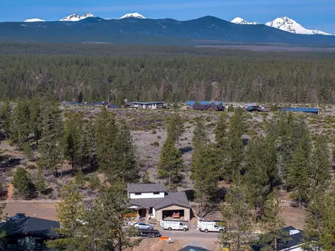 62474 NW Woodsman Loop, Bend, OR 97703 photo 3