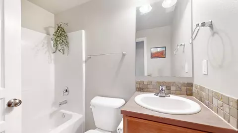 Bath - 61989 NE Nates Pl, Bend, OR 97701 photo 2 of 2