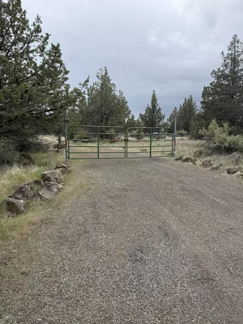 11805 SW Squaw Flat Rd #00401, Culver, OR 97734