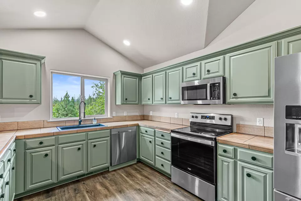 Kitchen - 5551 Or-227, Trail, OR 97541 photo 3 of 4