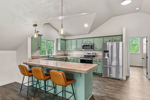 Kitchen - 5551 Or-227, Trail, OR 97541 photo 1 of 4