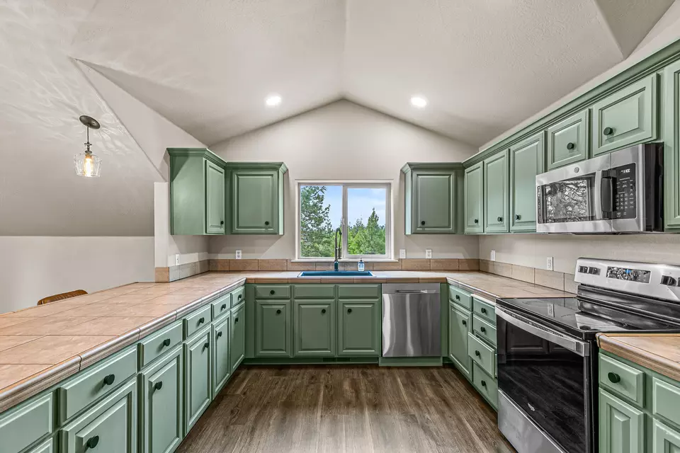 Kitchen - 5551 Or-227, Trail, OR 97541 photo 4 of 4