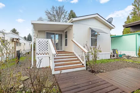 219 Kingsbury Dr, Grants Pass, OR 97526