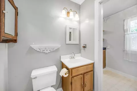 Bath - 303 C St, Phoenix, OR 97535 photo 1 of 2