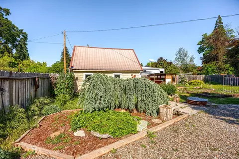 Exterior - 303 C St, Phoenix, OR 97535 photo 6 of 13