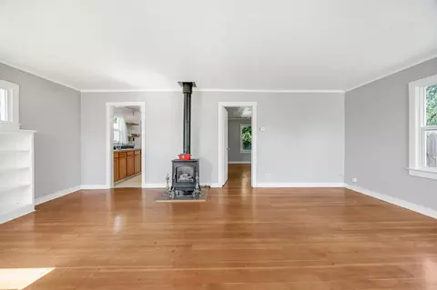 Living - 303 C St, Phoenix, OR 97535 photo 1 of 5