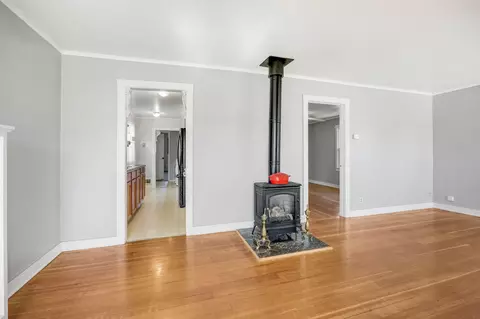 Living - 303 C St, Phoenix, OR 97535 photo 4 of 5