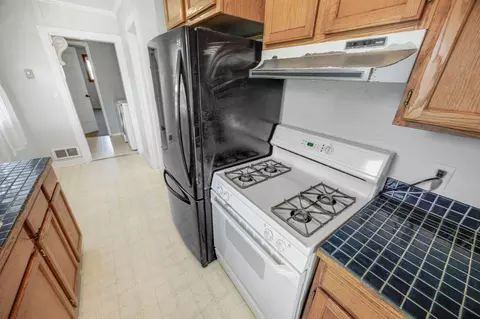 Kitchen - 303 C St, Phoenix, OR 97535 photo 3 of 3