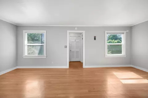 Living - 303 C St, Phoenix, OR 97535 photo 3 of 5
