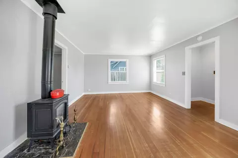 Living - 303 C St, Phoenix, OR 97535 photo 5 of 5