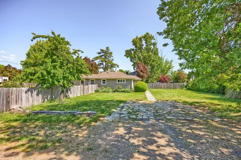 Exterior - 303 C St, Phoenix, OR 97535 photo 2 of 13