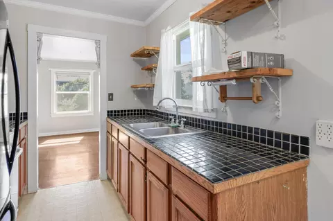 Kitchen - 303 C St, Phoenix, OR 97535 photo 2 of 3