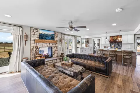 Living - 24166 Dodds Rd, Bend, OR 97701 photo 1 of 2